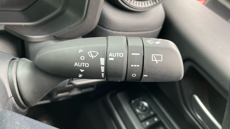 Toyota Land Cruiser Diesel 2.8D 205 Commercial Auto